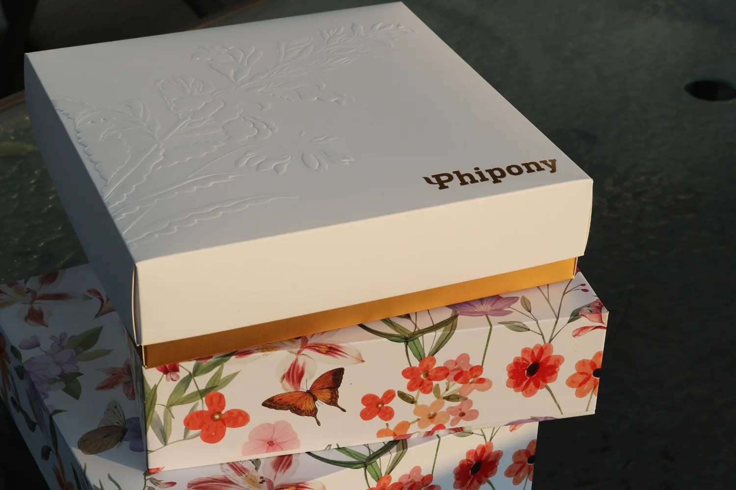 Packaging content illustration
